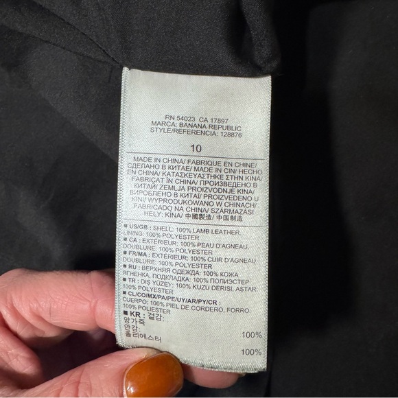 Banana Republic Women’s Lambs Leather Pleated Mini Skirt • Black • Size 10 - Picture 9 of 10